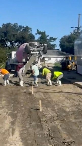 Commercial concrete pour with crew